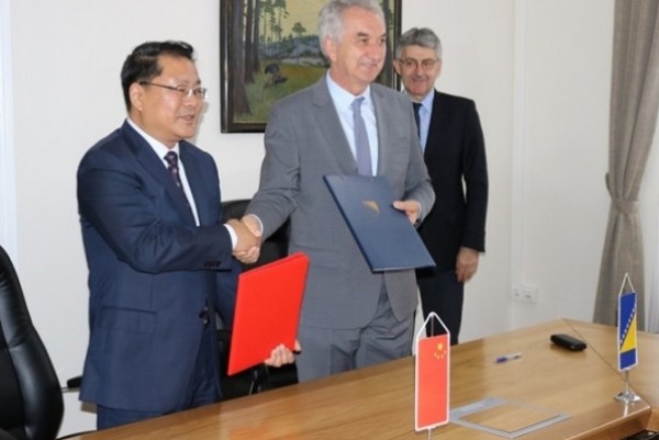 Šarović signs MoU with representatives of Chinese Sinosure Corporation