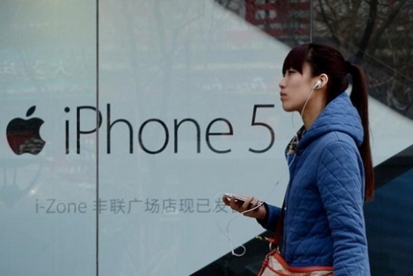 China retailers slash iPhone prices after Apple sales warning